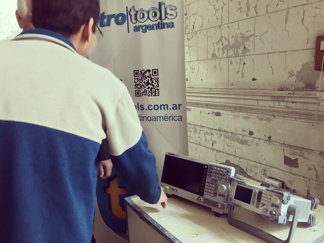 ElectroToolsArg's tweet image. Completando este ciclo de entregas de nuevos equipos para las Escuelas Técnicas de CABA, llegó el turno de @ETN1OttoKrause . Agradecemos a la Rectora Prof. Claudia Rey y la amable recepción del Prof. Rodolfo Gramont @EducacionBA #electronica #electronics #reballing #bga