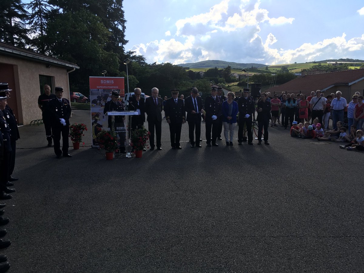 SDMIS69's tweet photo. Cérémonie d’inauguration de la caserne de BESSENAY, en présence de M. le sous-préfet de Villefranche, Mme la représentante du député du Rhône, M. le président du @rhone_fr, M. le président du @SDMIS69, M. le maire de BESSENAY et de @CGSDELAIGUE #pompiers https://t.co/baqB68sDHG