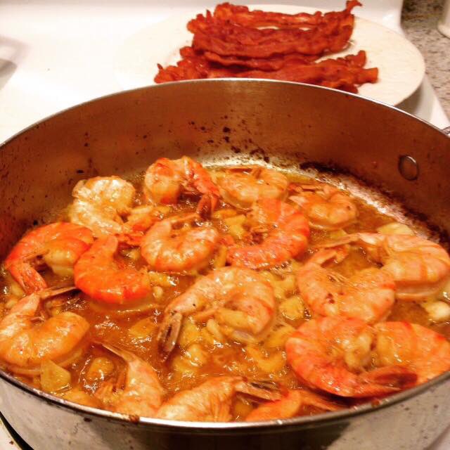 KitchenSprout's tweet photo. #FridayFeeling #LightLunch #HomeChef #Paleo #Fiddleheads #Leeks #Ginger #WildCod #GarlicShrimp #Bacon #TomatoNBasil #BabyKaleMedley #Tasty #Delicious #GoodEats #GoodTimes #Fresh #Foodpics #Foodie #Foodporn #DrinkWine #Celebrate #CheersFromToronto🥓🍤🥂🥓🍤🥂 https://t.co/EDIefLPIh8