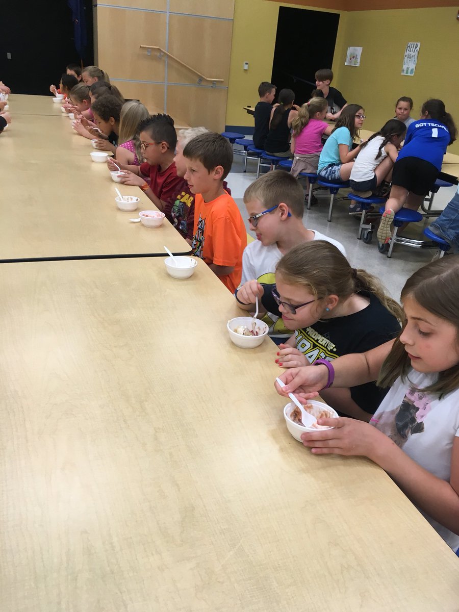 DiMantek's tweet photo. Multiplication Sundae time!!!!  So proud of what these third graders accomplished! #JSE180  #thirdgrade https://t.co/Dz8qB3gEzQ