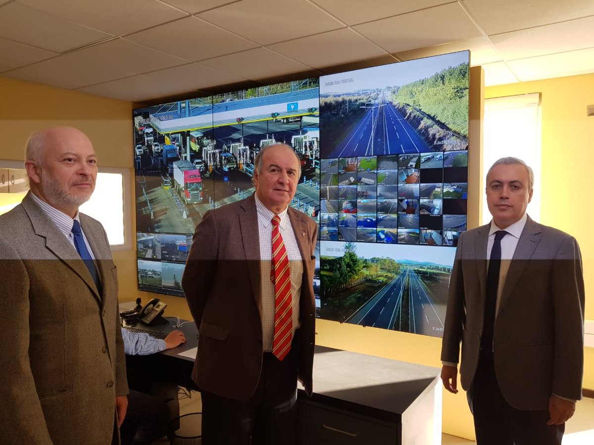 rutaaraucania's tweet photo. Hoy en @rutaaraucania se inauguró el nuevo Centro de Control junto al Intendente de la región Luis Mayo, el gerente general de @Isaintervial y el gerente general de @rutaaraucania. https://t.co/kv6QwfWHOR
