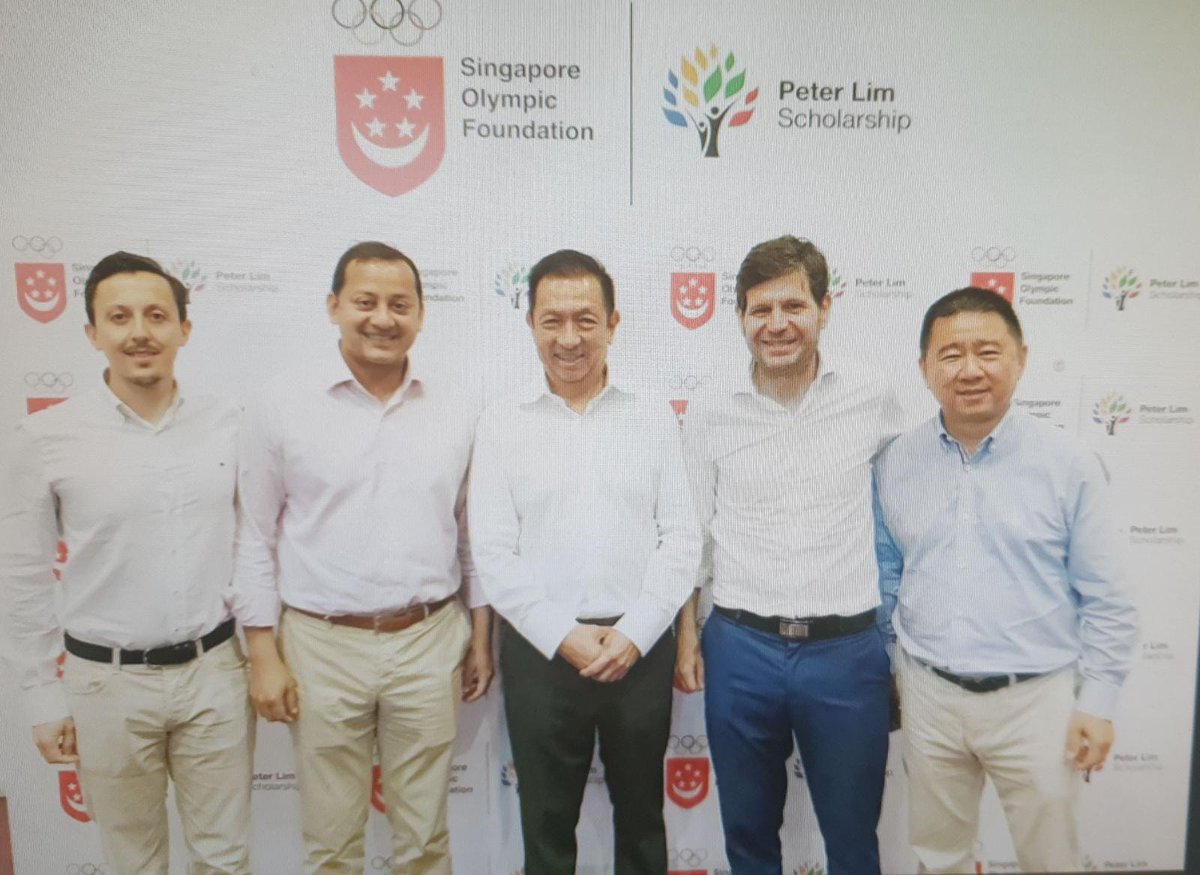 Me va...me va mevaaaa..me vaaala vida , quiero la liga y el más allá. Me va la Copa , me va la Champions y mucho más, me vaaaa,el <a href="/valenciacf/">Valencia CF</a>. Meee vaaaaaa!. AMUNT