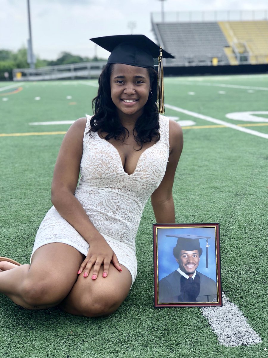 PackTamara's tweet photo. I couldn’t have done it without you 🎓 https://t.co/ZotSo0gdBl