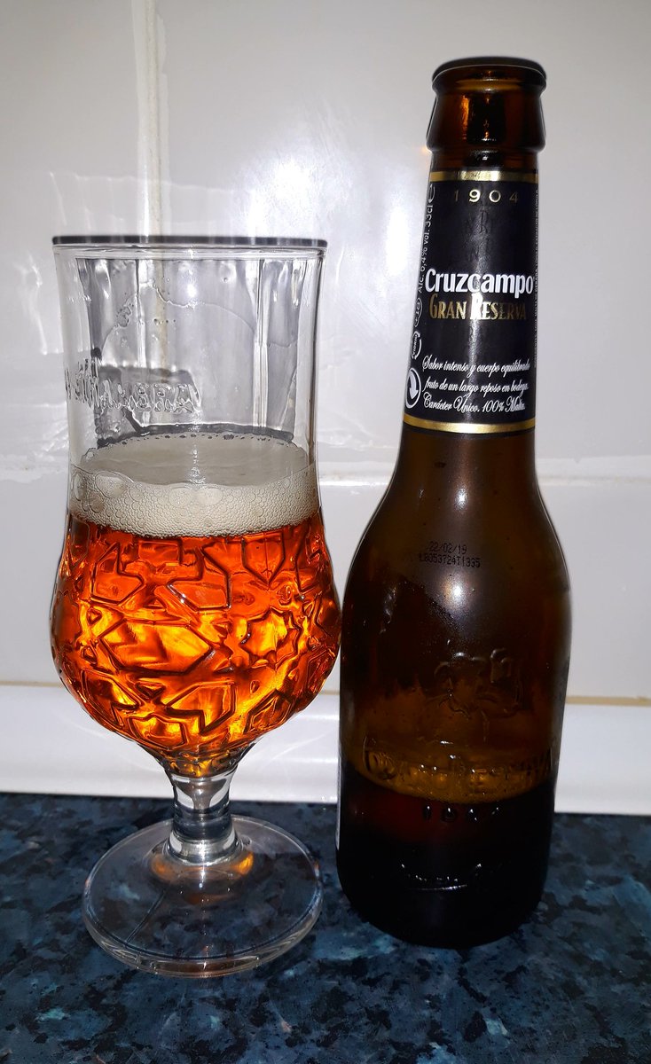 2bJaimems's tweet photo. Nada mejor que un viernes y una cerveza. Asi que aqui esta mi resela de la Cruzcampo Gran Reserva 👇👇👇

https://t.co/h4T54ySYB7 https://t.co/quKt0fTdSU