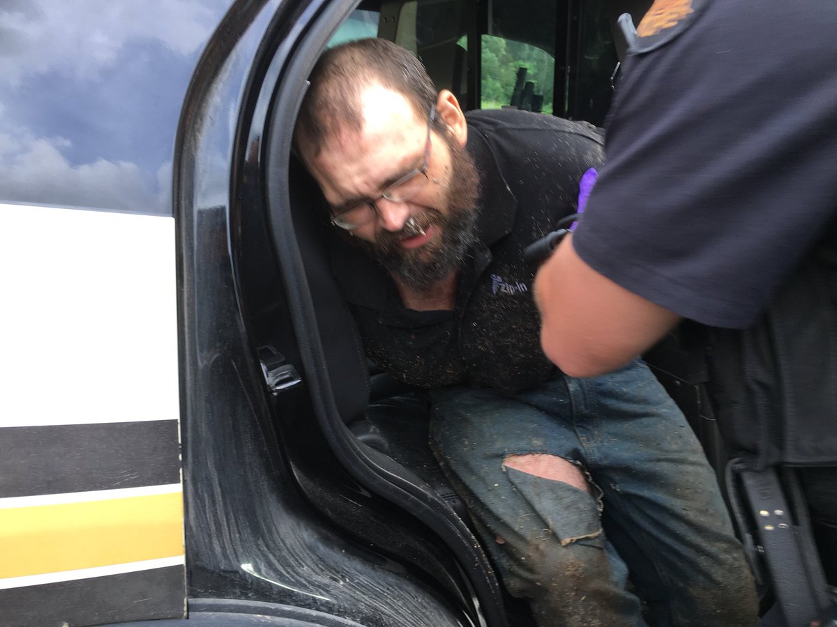 TNHighwayPatrol's tweet photo. WE HAVE STEVEN WIGGINS IN CUSTODY! Wiggins was wanted for the murder of Dickson County Sheriff’s Ofc. Sgt. Daniel Baker. Trooper Kevin Burch of the THP Lawranceburg District was the arresting officer. Trooper Burch joined THP in 2017. Wiggins was taken into custody in Hickman CO. https://t.co/EE5VthodW9