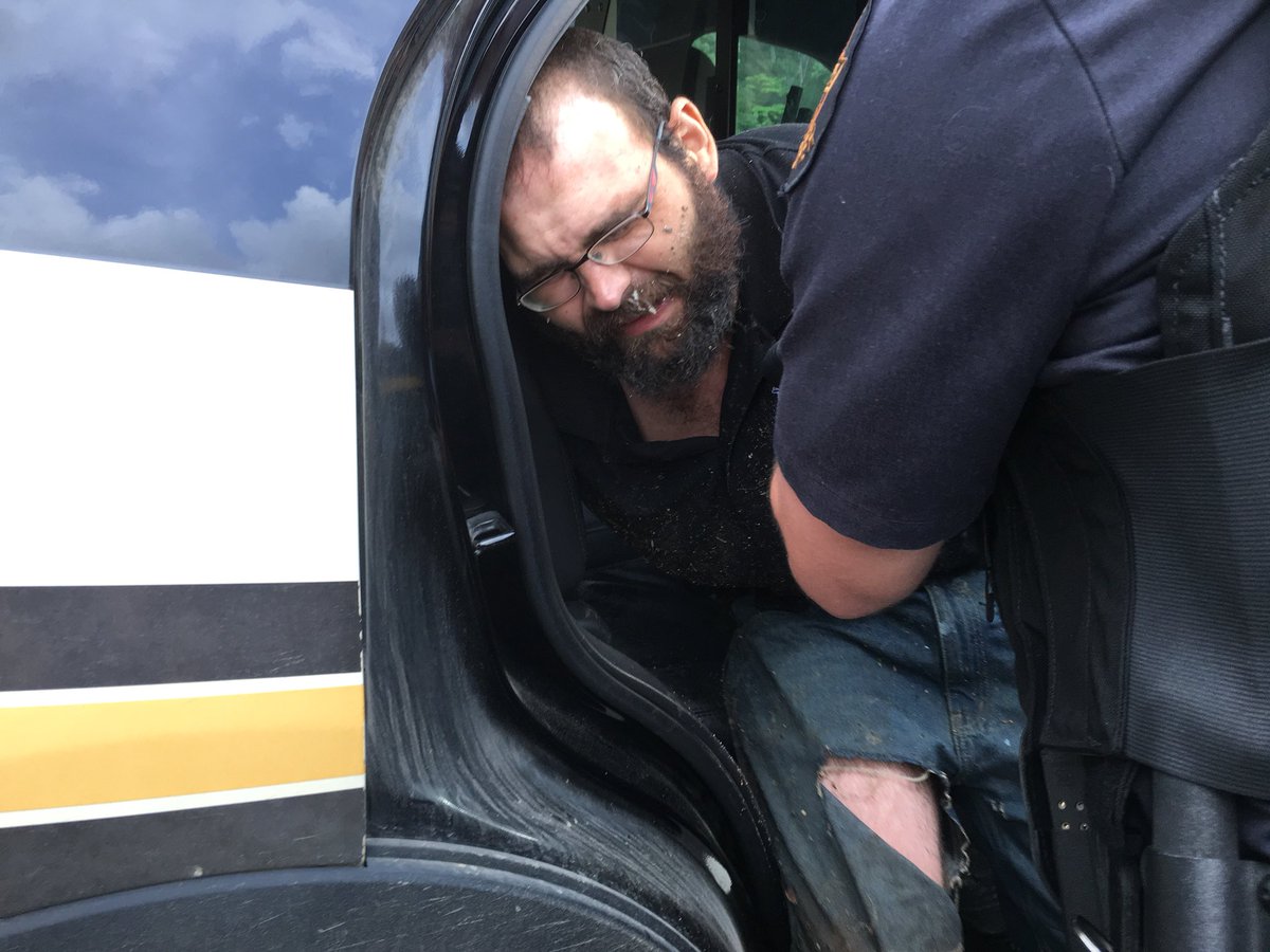 TNHighwayPatrol's tweet photo. WE HAVE STEVEN WIGGINS IN CUSTODY! Wiggins was wanted for the murder of Dickson County Sheriff’s Ofc. Sgt. Daniel Baker. Trooper Kevin Burch of the THP Lawranceburg District was the arresting officer. Trooper Burch joined THP in 2017. Wiggins was taken into custody in Hickman CO. https://t.co/EE5VthodW9