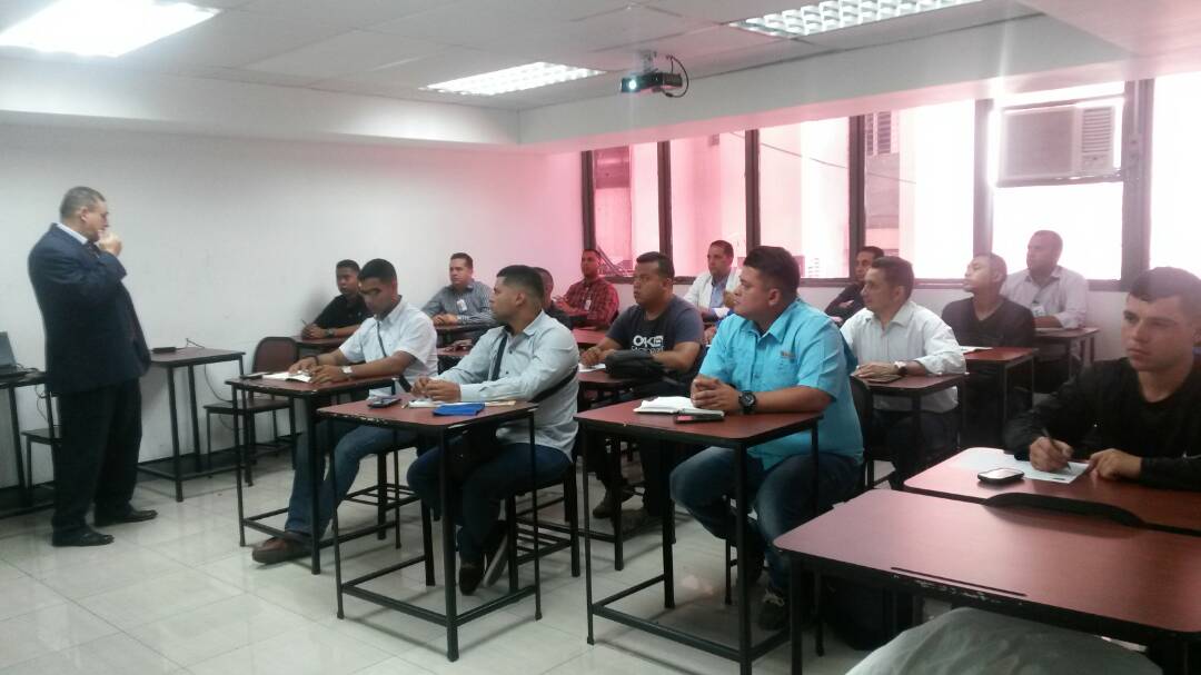 VISIIPMIJP's tweet photo. #Entérate || El 2do. Eje de Plan Nacional Antisecuestro contempla  los Cursos de Perfeccionamiento Profesional, los cuales desarrolla las acciones programáticas para el fortalecimiento de los organismos de seguridad ciudadana que hacen frente al Secuestro https://t.co/KhR0laIorI
