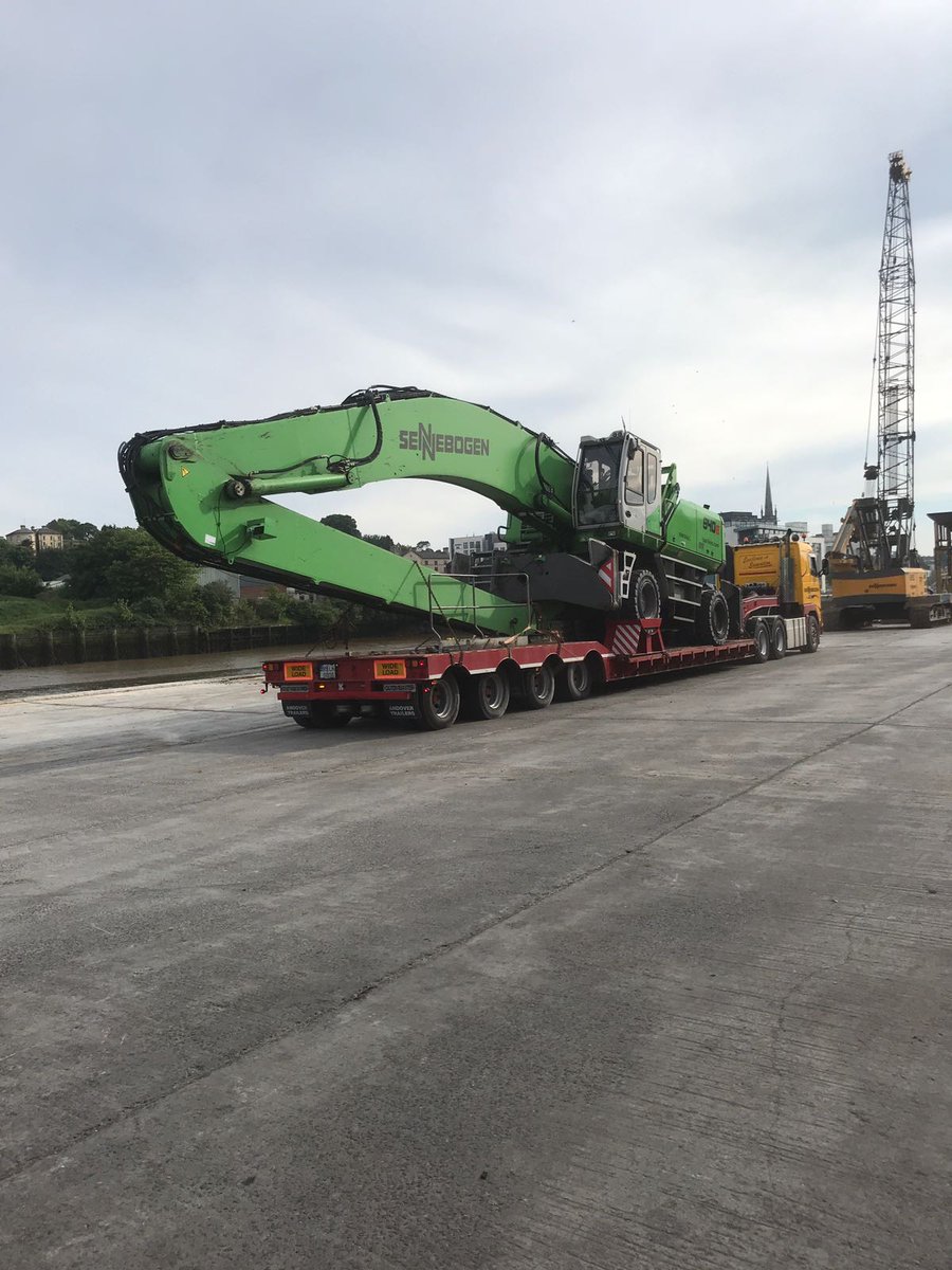 PortDundalk's tweet photo. #dundalk #dundalkport #dundalkharbour #ship #transporting #heavy #load #haulage #andover #lowloader #volvo #fh12 #sennebogen #ports #stevedore #stevedoring https://t.co/1DwlRfV1pC