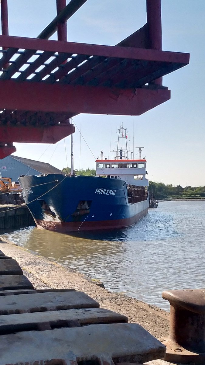 PortDundalk's tweet photo. #dundalk #dundalkport #dundalkharbour #ship #transporting #heavy #load #haulage #andover #lowloader #volvo #fh12 #sennebogen #ports #stevedore #stevedoring https://t.co/1DwlRfV1pC