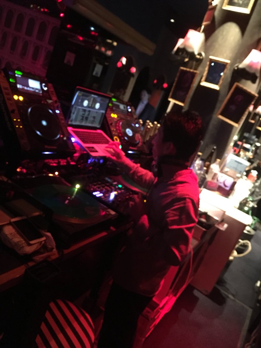 BackTo_90s's tweet image. オープンしてます🙌
@ZAKURO
BACK TO THE 90's HIP HOP🎧
 
古き良き時代のど渋なサウンドに酔いしれよう🎧

 #bt90 #zakuro