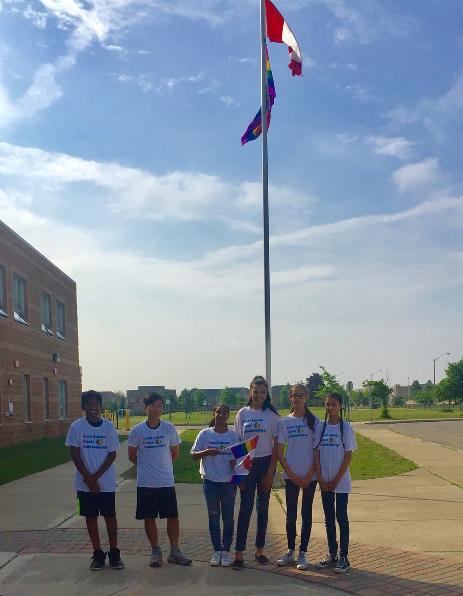 MmeMacLeod's tweet photo. Our grade 8 Peace Ambassadors want all students to know that in Peel they are safe, respected and included 🌈🏳️‍🌈@PeelSchools @1GreatLakes2013 #loveisloveislove https://t.co/t6OiUB6bUi
