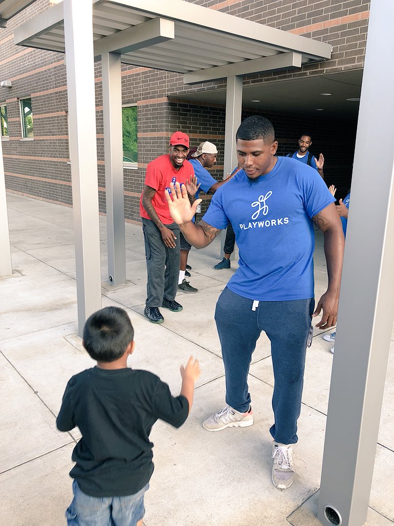 ealy_daeducator's tweet photo. What a surprise to get to school and @PlayworksTexas is out greeting our students on the last day of school! #DoganNation #PlayworkWORKS #structuredrecess https://t.co/rKebTWE8M5