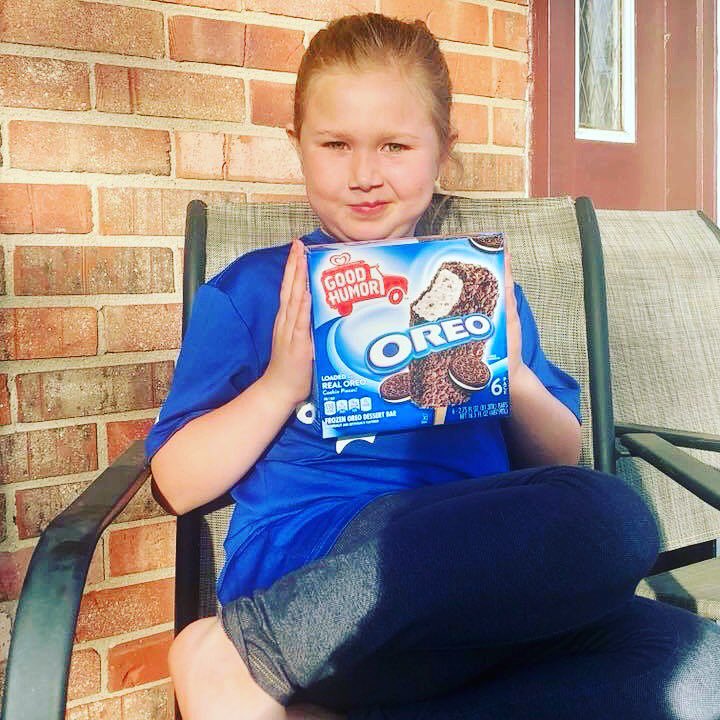 ElaineCarr03's tweet photo. This girl sure loves Good Humor® Oreo Bars &amp; I love the ease of ordering online with Walmart Grocery online pickup. I can add her favorite ice cream bars to my cart &amp; pick them up at my convenience. https://t.co/r3lfZcU36d
#WalmartGroceryPickUp #DiscoverJoy#mackid#ad#icecream https://t.co/9cBabtFfxf