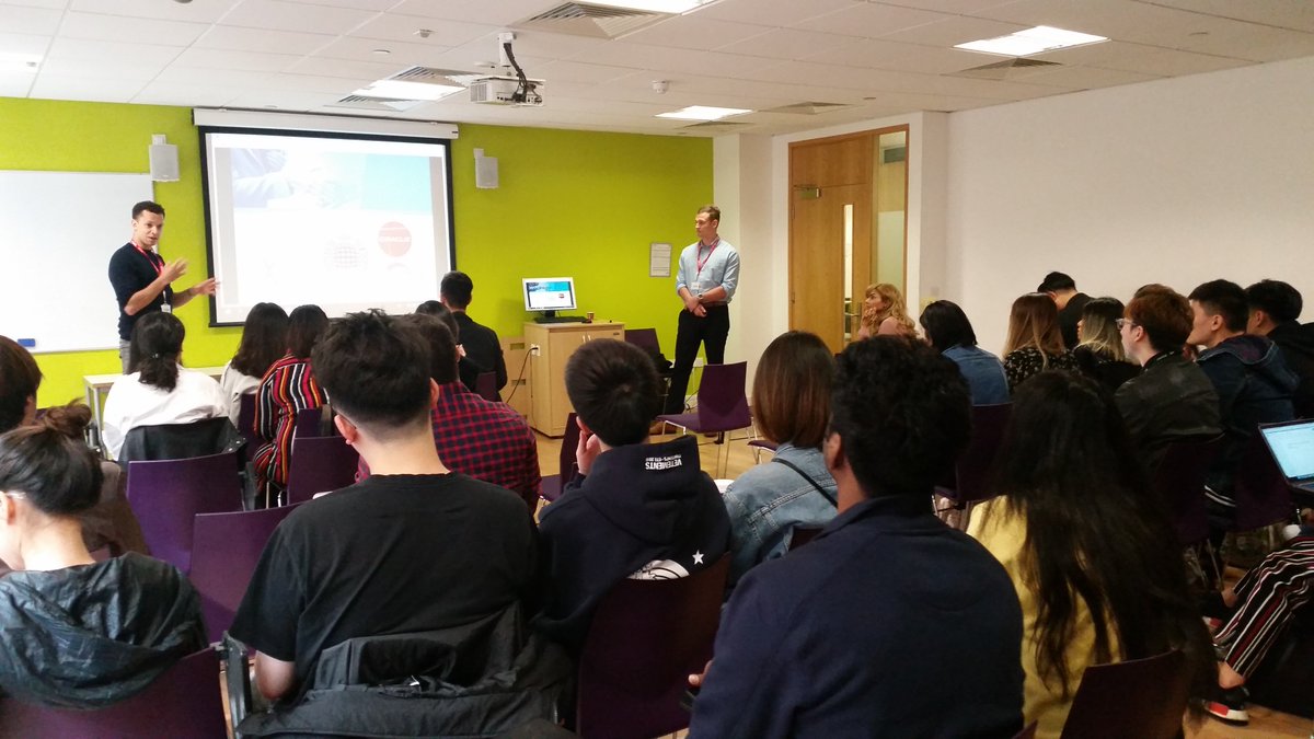 MktgCulc's tweet photo. Brilliant day of training with the guys from the Social Selling Company @tsscltd sharing their #STARTUP story on starting a successful #marketingagency in the UK. Thanks guys the students loved it! https://t.co/fPRqBGWdO1