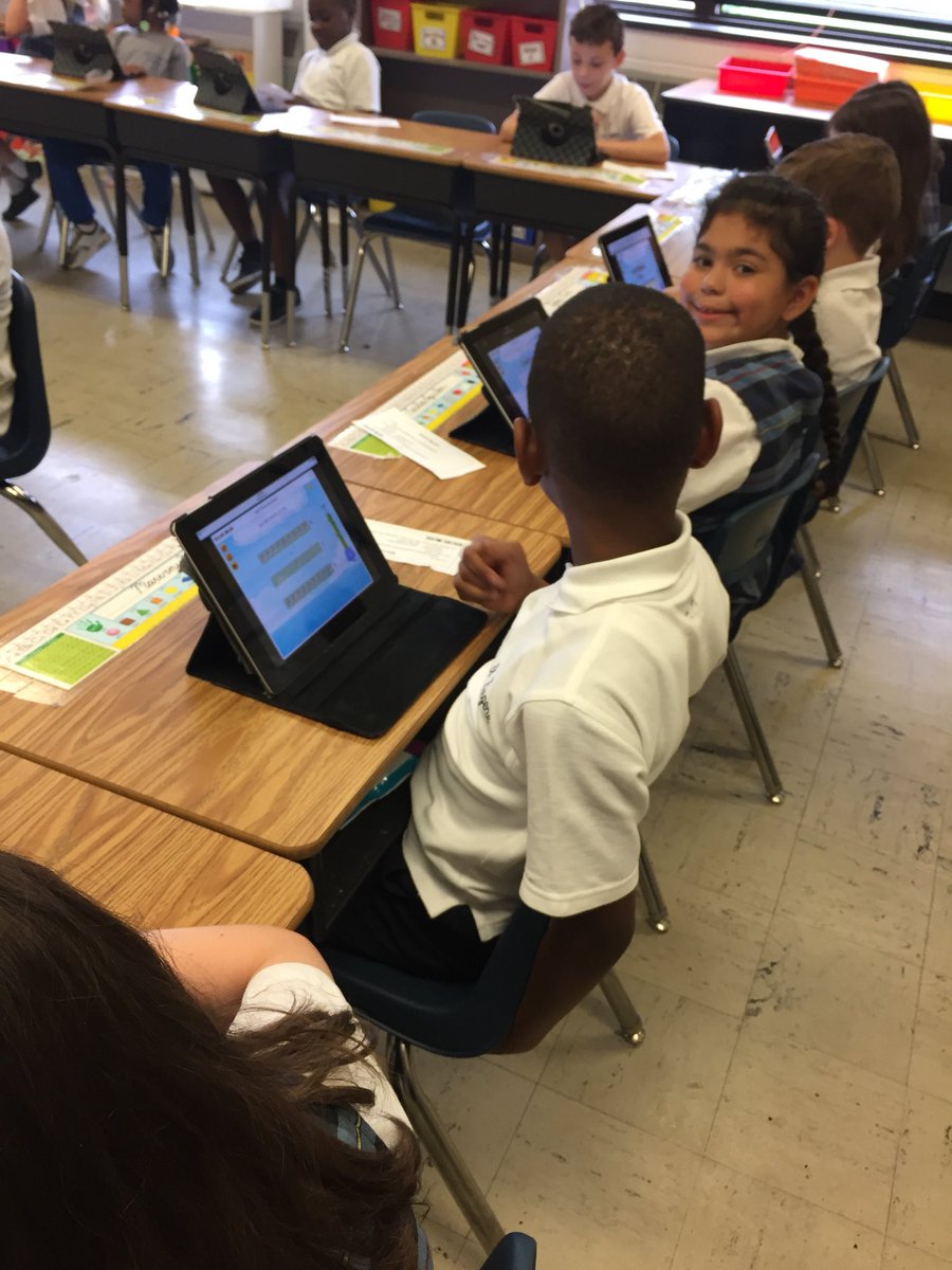 DianaRThompson's tweet photo. Just stepped into second grade they’re working on splash math. https://t.co/NvVBpkU3S8