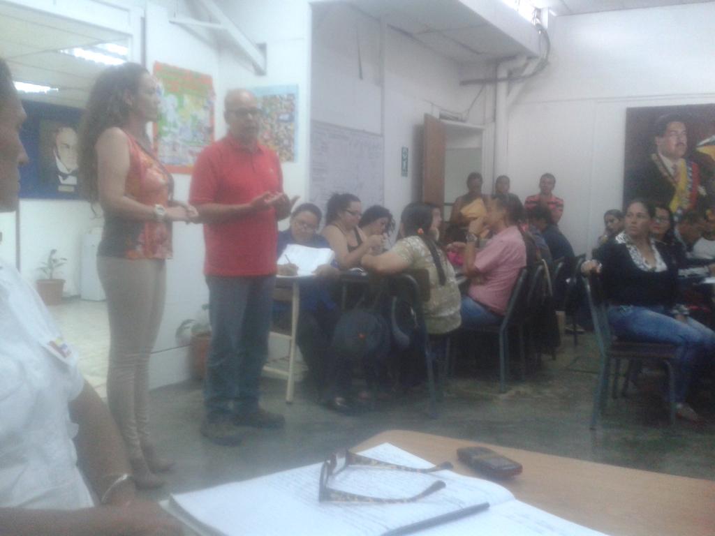 01Ptmstachira's tweet photo. Revisión administrativa al Mcpio Samuel Darío M. y visita Vice presidente del Ipasme. PTMS apoyando la revolución https://t.co/zPLHCHThSg