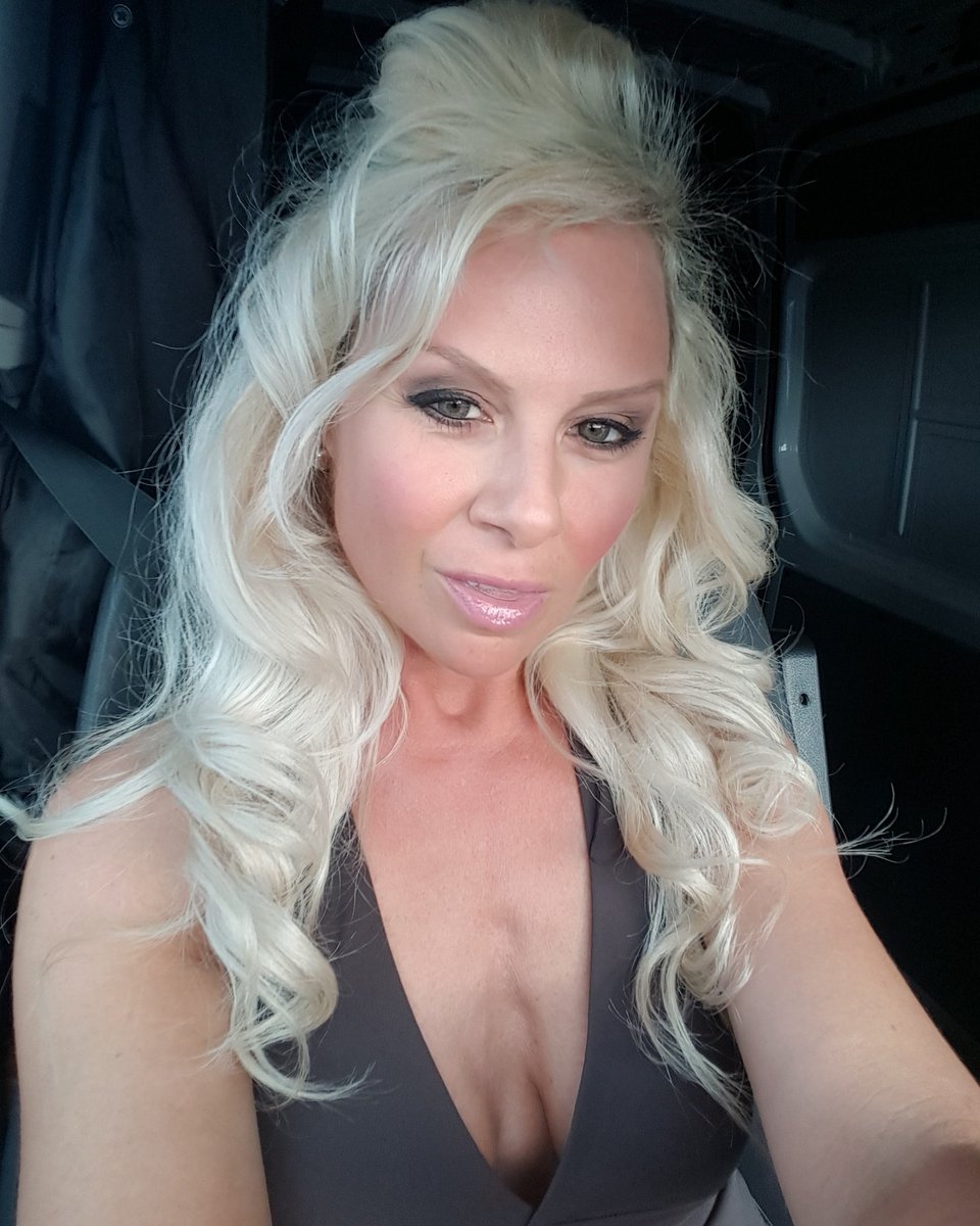 Goldylocksrocks's tweet photo. Feeling extra lean!
.
#GoldyLocks #GoldyLocksRocks #GoldyKnows #GoldyCares #GoldyLocksFitness #Entrepreneurs #Hustler #Hustler #DirectSales #Boss #GoldylockSBand #wealth #worksmarter #HealthyLiving #WomenWhoLift #GymLife #RockStar #Artist #TVPersonality #OnCameraPersonality https://t.co/5kkJPno0Kr