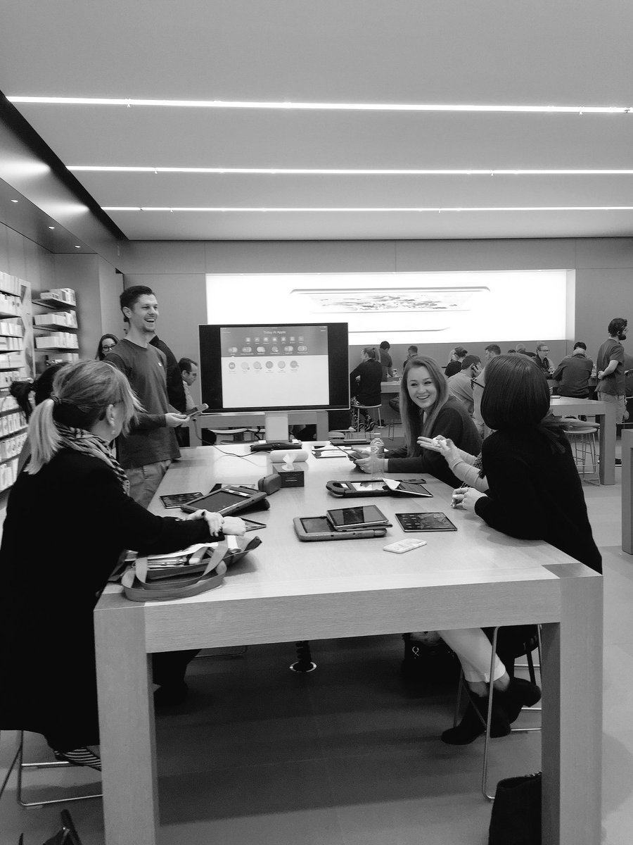 PEAKHURST PS support unit teachers enjoying quality time together at Apple store Miranda. Learing more about Apple Classroom and accessibility features on iPads.