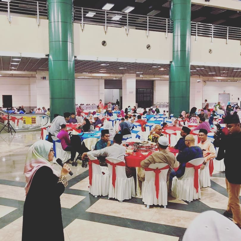 matrade's tweet photo. Sekitar majlis berbuka puasa kecil-kecilan anjuran Kelab MATRADE hari ini. Alhamdulilah, semoga ukhuwah yang terjalin memberi impak positif kepada produktiviti organisasi. #Ramadan2018 #MATRADERs #BukaPuasa @MITIMalaysia @mihasecretariat https://t.co/p57dbjthOf