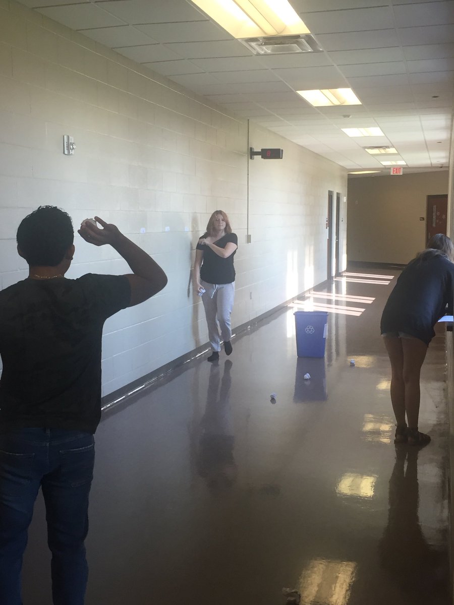 JM2513_'s tweet image. 3 students in class today.. but that’s OK. #stillLearning #trashketball #scatterplot #algebra #lastdayofschool #lotsofhashtags