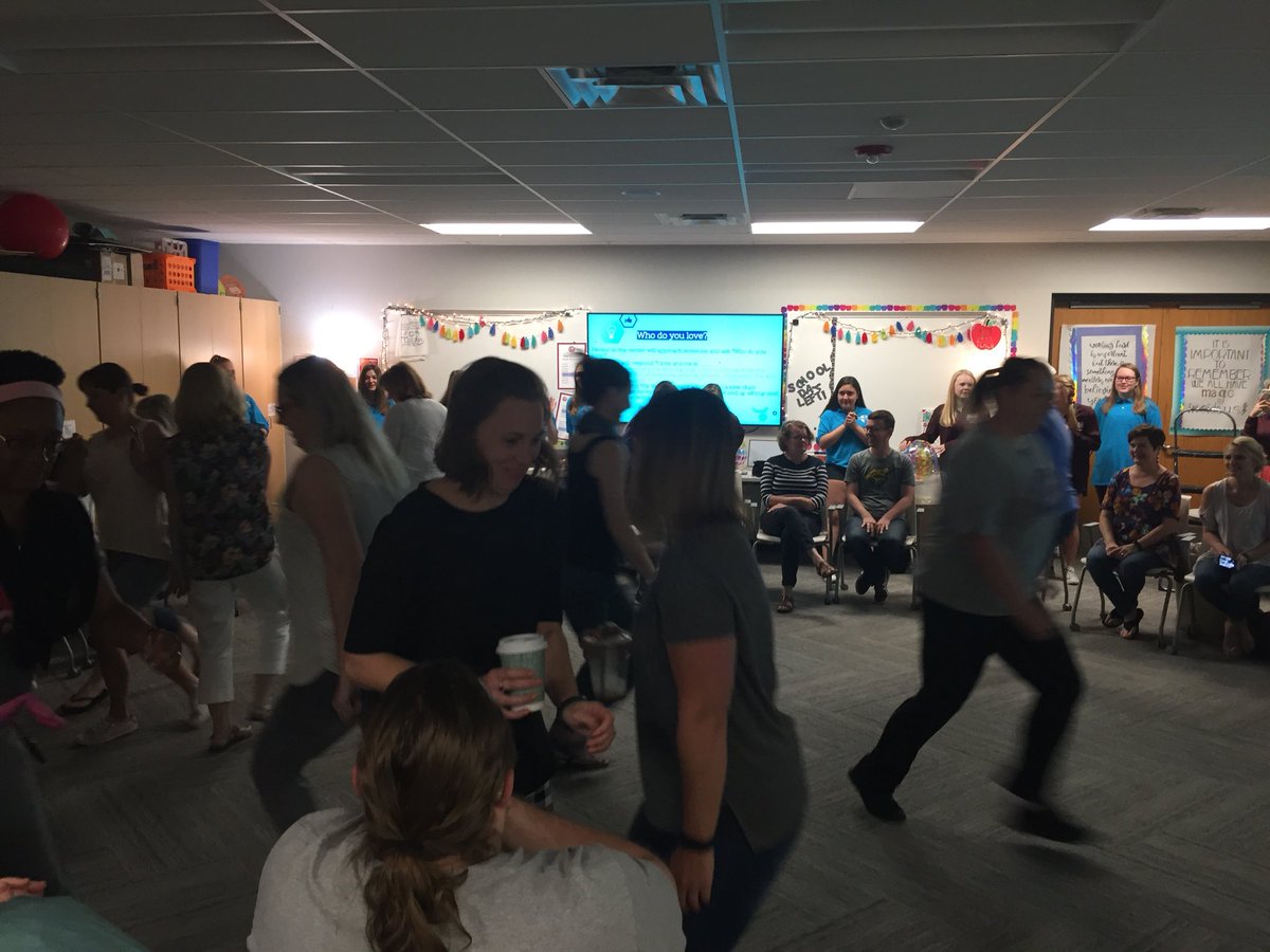 APThomasFT's tweet photo. @olatheschools @Olathe21st @OlatheFutureEd #SummerConference2018 session part 1=all the active engagement you might ever want. #NoSeats #PDAndAWorkout #StudentLedPD https://t.co/ptQMsszjO1