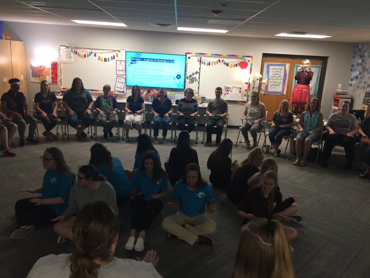 APThomasFT's tweet photo. @olatheschools @Olathe21st @OlatheFutureEd #SummerConference2018 session part 1=all the active engagement you might ever want. #NoSeats #PDAndAWorkout #StudentLedPD https://t.co/ptQMsszjO1