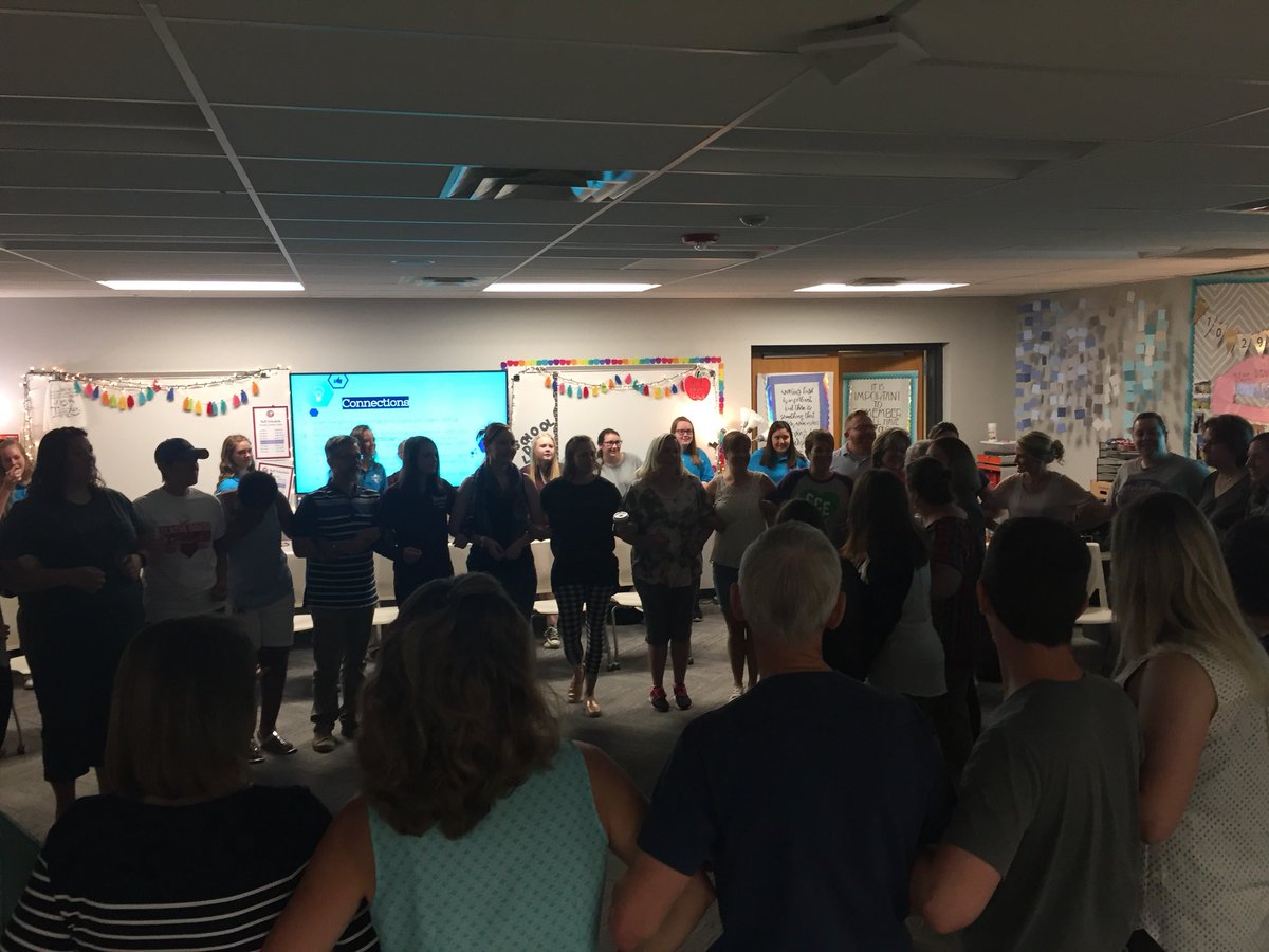 APThomasFT's tweet photo. @olatheschools @Olathe21st @OlatheFutureEd #SummerConference2018 session part 1=all the active engagement you might ever want. #NoSeats #PDAndAWorkout #StudentLedPD https://t.co/ptQMsszjO1