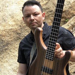 My latest "Beyond The Interview..." is with the brilliant "one-man-band" bassist JD Short. Check it out!

jonliebman.com/bass-lessons/b…