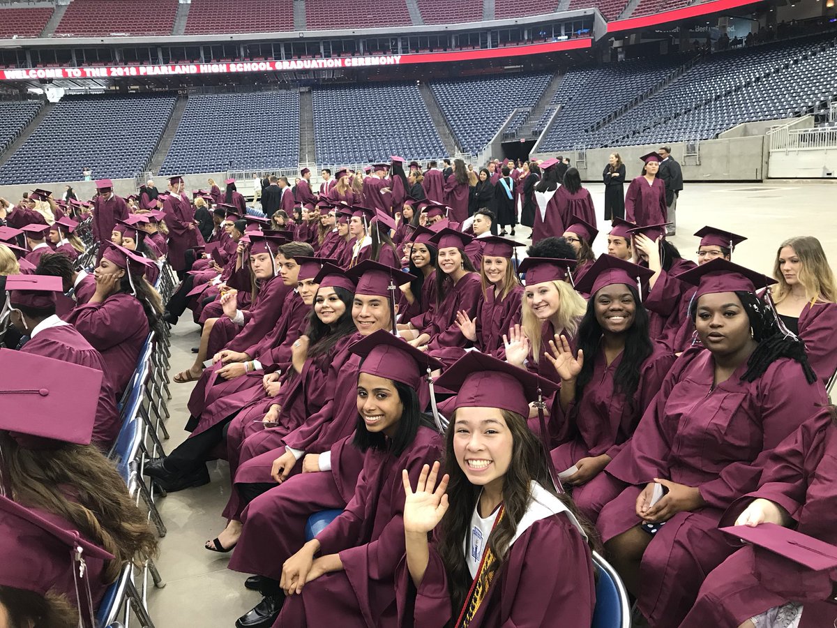 PearlandHS's tweet photo. It’s happening!! #OilerGrad2018 #PrideHonorSuccess https://t.co/TQjXBOmoSt