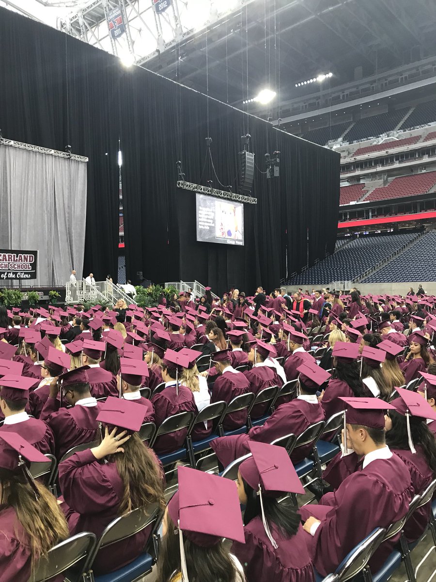 PearlandHS's tweet photo. It’s happening!! #OilerGrad2018 #PrideHonorSuccess https://t.co/TQjXBOmoSt