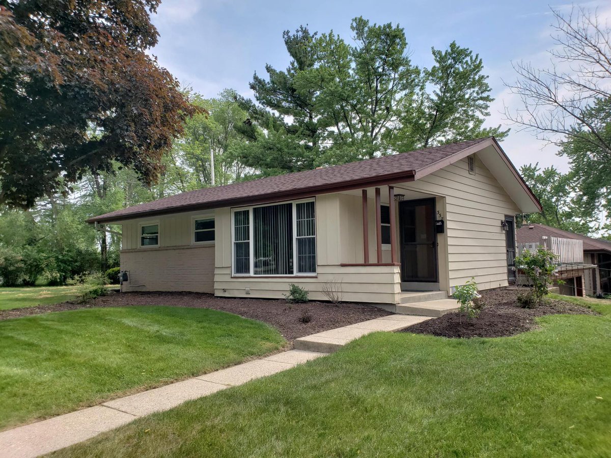 TheLienTeam's tweet photo. Stop your search - YOU FOUND IT! ๐๐ผ Updated Waukesha Ranch with attached 2-car garage is loaded with features! ๐Tons of updates throughout ๐ฏ๐๐โค๏ธ!
Check out our Instagram (@thejefflienteam_wi_realtors) for more pictures! ๐ธ
#dreamwithlien #thejefflienteam https://t.co/HtNGbzSy6N