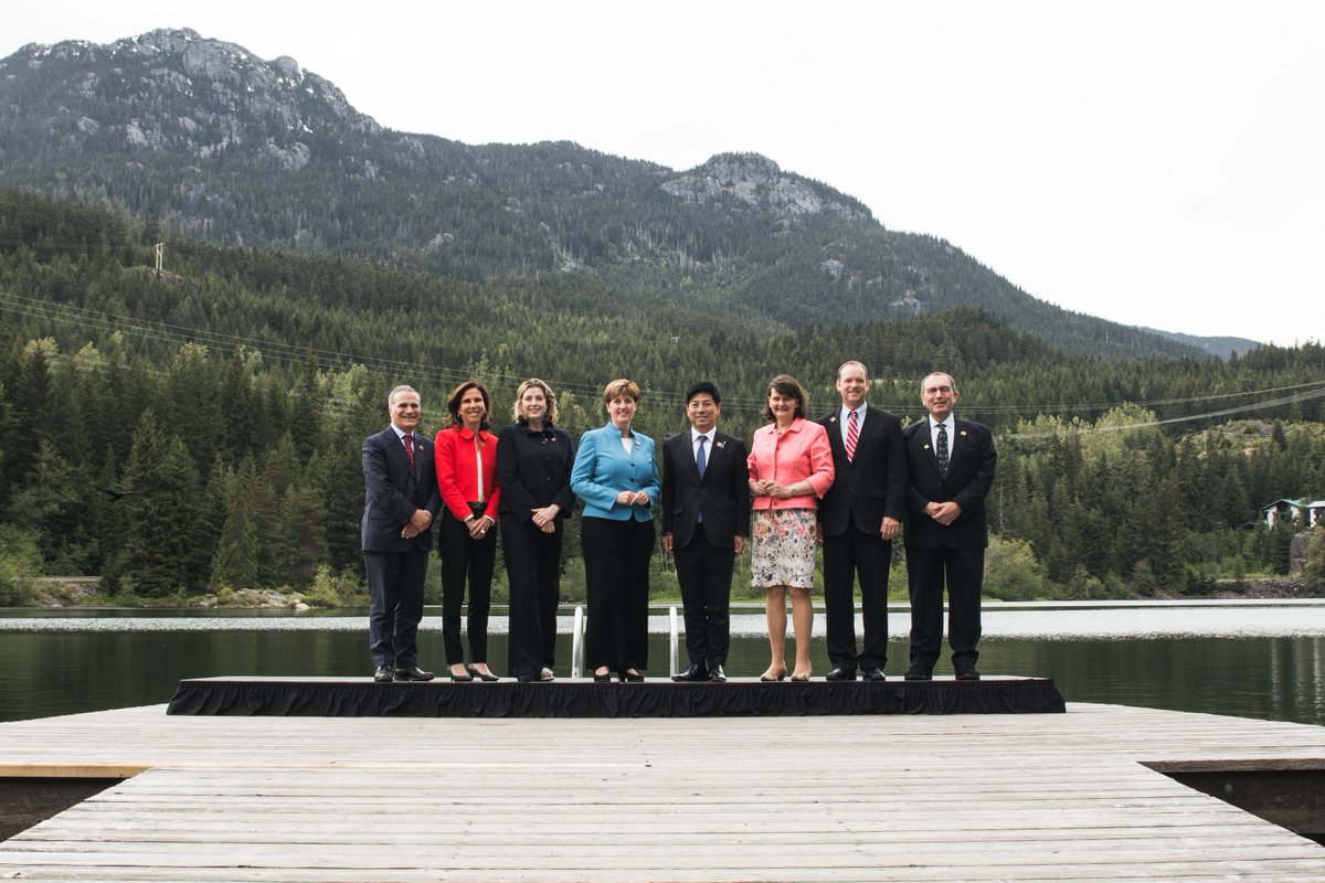 DevCanada's tweet photo. Ces délégués du #G7 se sont joints à la ministre Bibeau pour trouver des solutions et utiliser l'innovation pour renforcer le pouvoir des femmes et des filles. C'est FANTASTIQUE d'avoir aussi de nouvelles idées et de les entendre des activistes locaux! #MonG7Dev https://t.co/TJEfNgzhIM