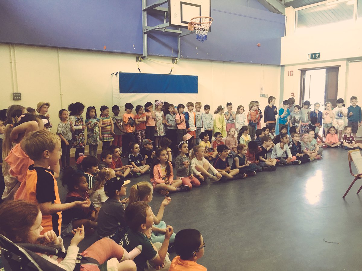 SeniorInfGETNS's tweet photo. Well done junior and senior infants on your amazing music recital this morning. Such beautiful singing from everyone! Maith sibh! 🎼🎤 @GetnsjiInfants https://t.co/lodfxsWs2l