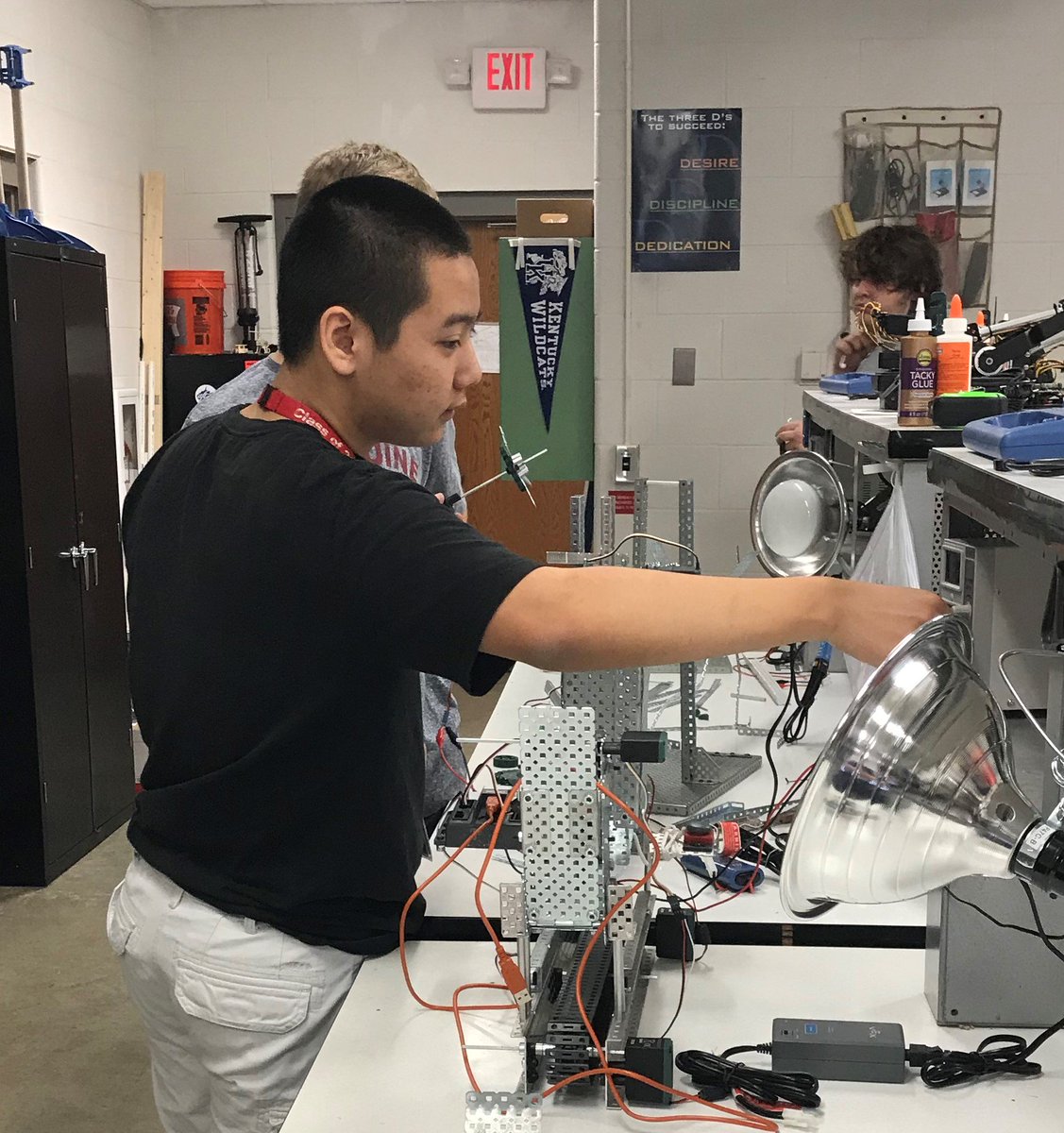 jvold_stem's tweet photo. POE students working on vex projects. Designed a holder for the ball material for 3.3.1 @Fusion3DPrint using @MakeShaper PLA Yellow. @TechSMARTWv CSP students working on the heist.  @wv_pltw @PLTWorg @CapertonCenter @PSHSPatriots https://t.co/7fTjinlLQ9