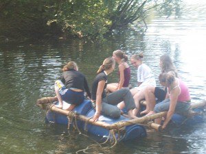 DutchSurvivalCl's tweet photo. Zelf je vlotbouwen en varen over de afgedamde maas? #Neswaarden #DSC #vlotvaren #Bommelerwaard https://t.co/tvdgmlGAl5