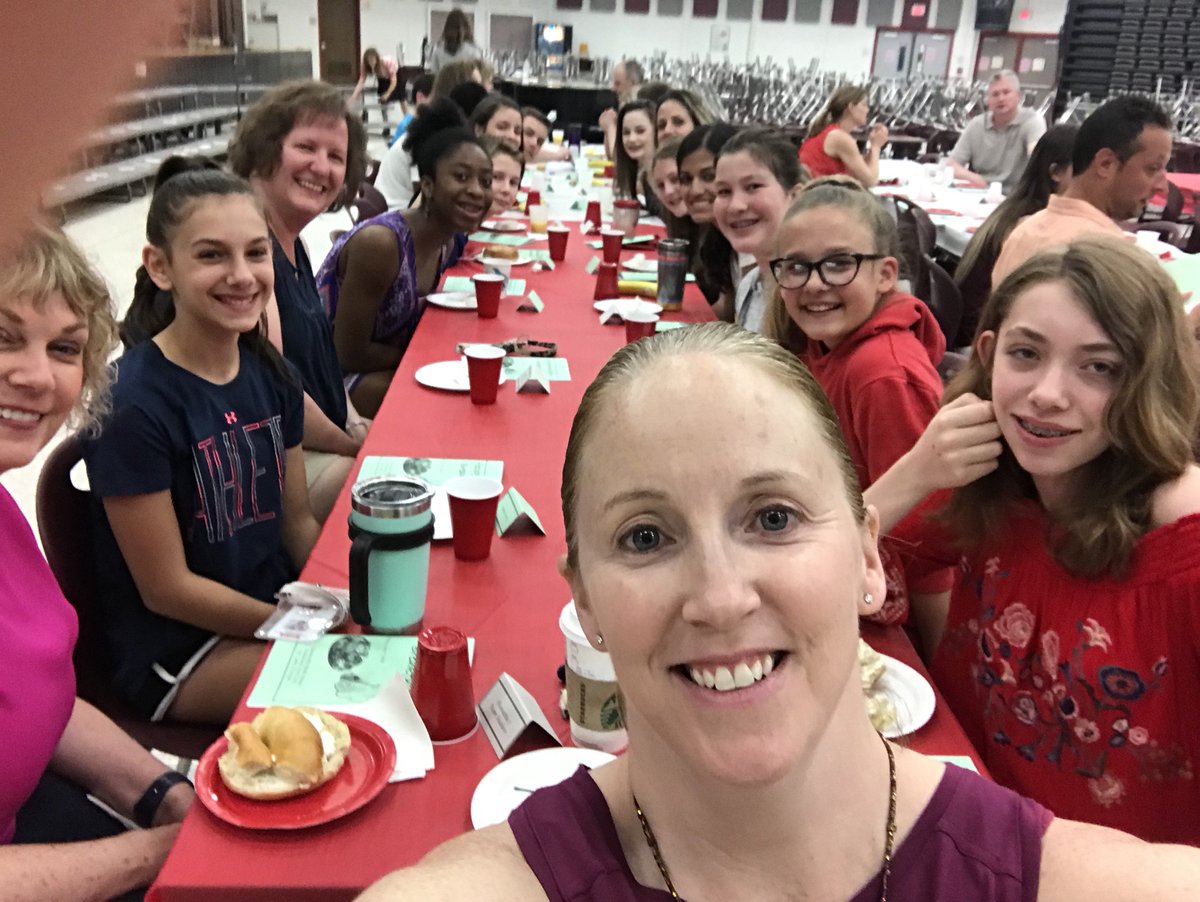 Fannings_Class's tweet photo. Great start for our #Hia7A team! Recognition Breakfast with 10 amazing Ss! We are so grateful to have so many terrific kids at this table and on our team this year. #fmslearns @malib29 @MrsSittig1 @SheilaSarrafi https://t.co/jCJOmasdRO