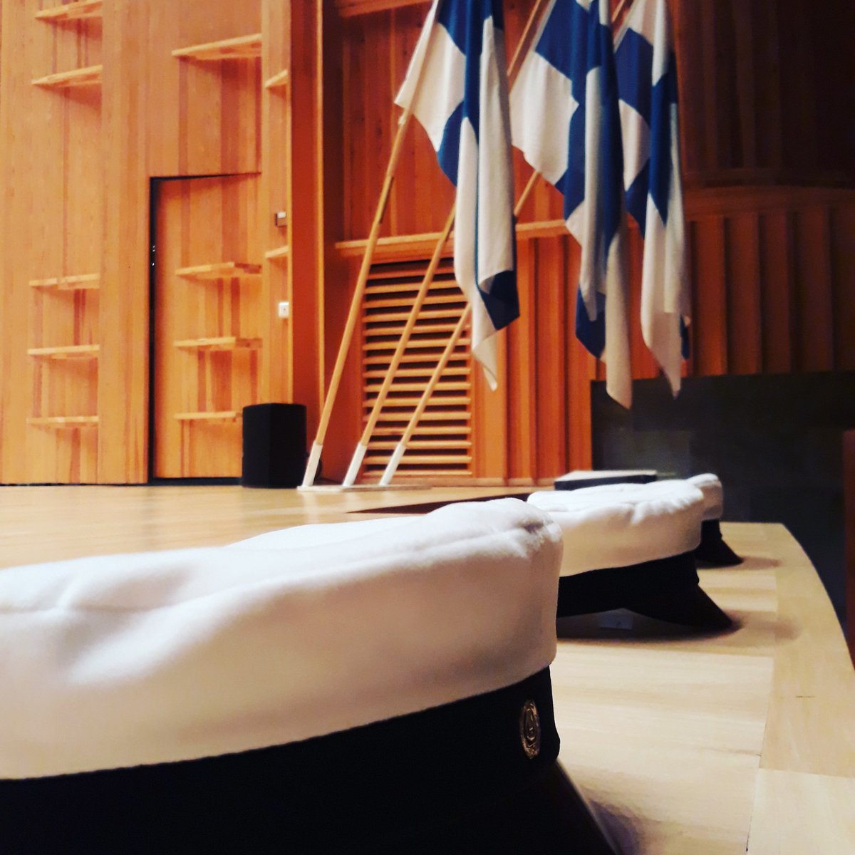 Huomenna juhlitaan klo 12! #ylioppilaat #juhlat #kuhmo