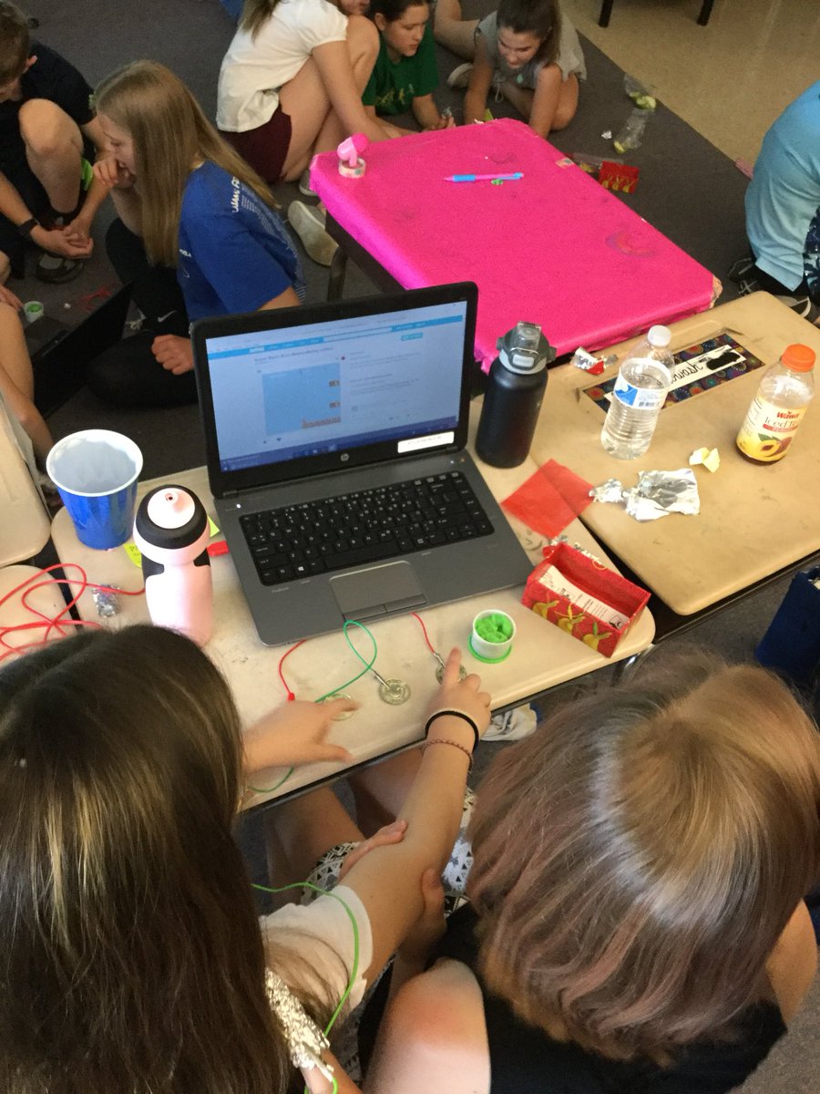 Yes! Using Trabin Tokens as a keyboard to play Mario! #butlerinnovationday <a href="/CBButlerElem/">Butler Elementary</a>