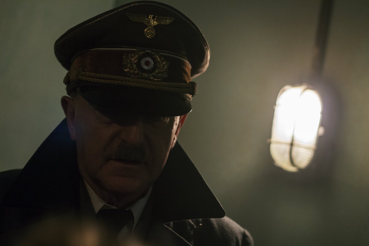 Cronos_Canal33's tweet photo. Un documental que reconstrueix les últimes hores de Hitler, a partir de les cintes inèdites trobades amb 22 testimonis entrevistats pel jutge de Nuremberg i reconstruccions dramàtiques. "El dia que va morir Hitler", avui, a les 23.00, a @canal_33 👉 https://t.co/E3QXOLzLpe https://t.co/1jfOOsxobR