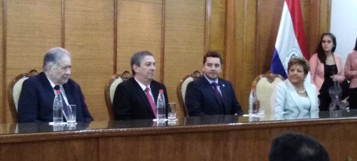 TSJE_Py's tweet photo. [AHORA]
Acto de entrega de certificados de proclamación a los Gobernadores y Parlamentarios del Mercosur electos, en la sede central de la Justicia Electoral. 
#EleccionesPY2018 https://t.co/R0E7qTNyLm