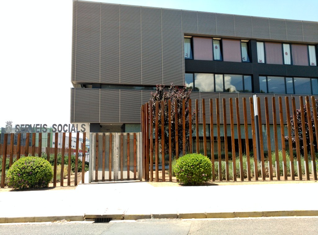 aeioLuz's tweet image. Hoy es un gran día

Pronto empezamos nuestro plan d pobreza energética en el Ayuntamiento d Lliria @aytolliria

Gracias a @VallivanaMurgui y a Fina Navarro por su sensibilidad al pensar que la propuesta de AeioLuz aporta beneficios al vecindario de la ciudad

#EvoluciónEnergética