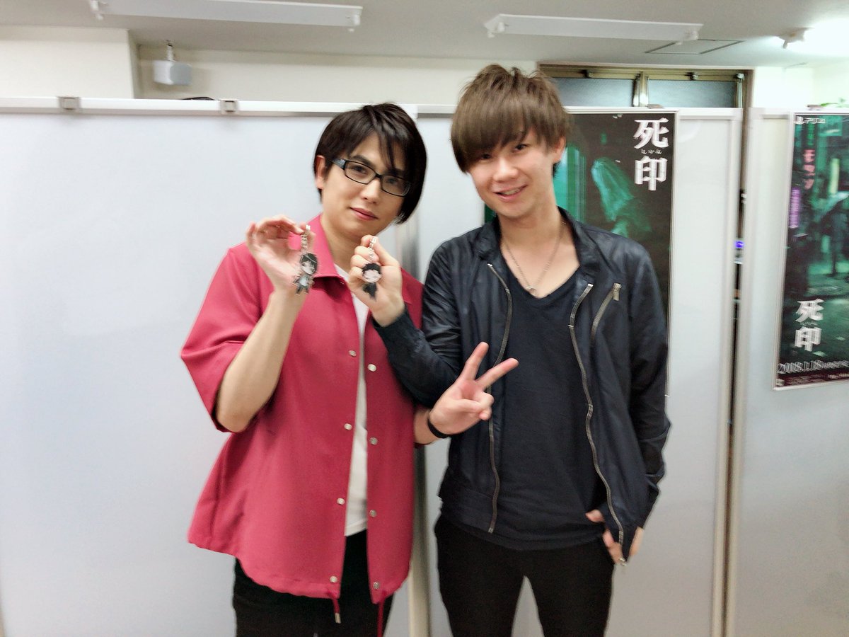 根塚良 در توییتر あと八敷のアクキーいただきましたー めっちゃ嬉しい 真下と屋敷コンビのツーショット えくすぺ 死印
