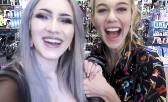 kayleighpearI's tweet photo. the only ship i know๐๐ฝ๐ #evsie
@jessiepaege @EvaDeMuro https://t.co/fmA5vThnBx