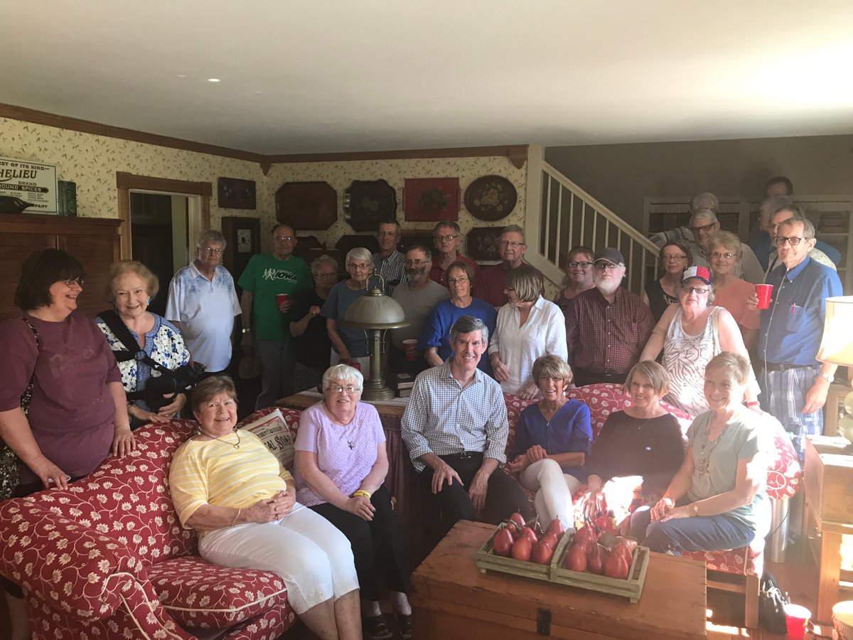 FredHubbell's tweet photo. With just 4 days until Primary Day, we caught up with an energized #TeamHubbell in Creston yesterday. They're #FiredUpForFred because getting the state we love back on track is going to take more than a blue wave, it takes folks like us ready to work to #PutPeopleFirst! #iagov https://t.co/DGWbL5tlov