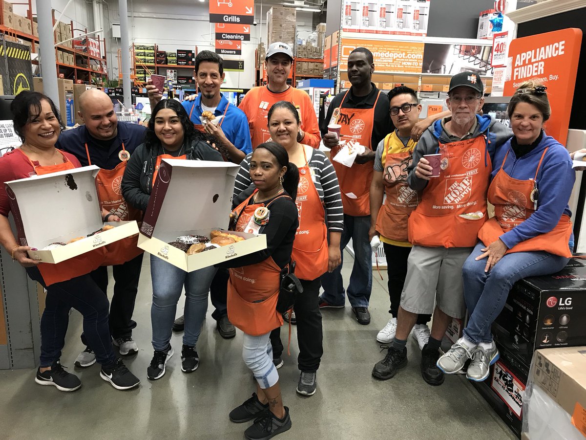 Specialty0620's tweet photo. #NationalDonutDay2018 celebrating with #TEAMHAWTHORNE #0620 https://t.co/4TJgl6pTZS