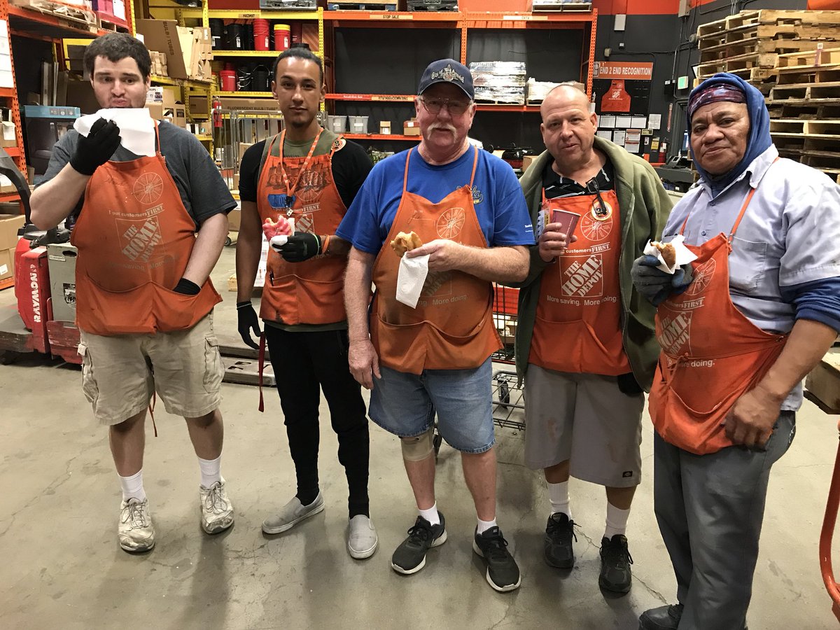 Specialty0620's tweet photo. #NationalDonutDay2018 celebrating with #TEAMHAWTHORNE #0620 https://t.co/4TJgl6pTZS