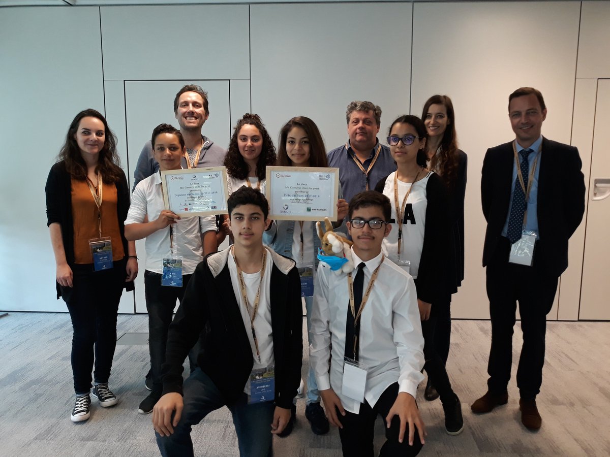SanofiFR's tweet photo. [#BreakingNews 📣] Finale #MaCaméraChezLesPros pr l’@academielyon sur le Campus Sanofi #Lyon : le collège Joliot Curie, en binôme avec le site @SanofiGenzymeFR, remporte le Prix du scénario et partage le Prix 🏅du jury avec @BNPParibas 👏🏻! https://t.co/W6wjq7X8I5 #RSE #jeunes https://t.co/7SSyLBJ8Hu
