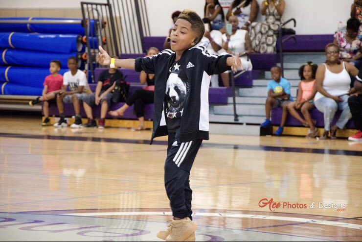 Eshesmiles's tweet photo. S/O to all of the dancers that danced at #BallingForLupus! It was a pleasure working with you & I had an awesome time creating the choreography for this event! #givingback #B4Lupus 🏀 https://t.co/dnDkdkbyNI