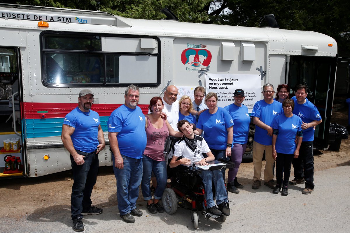 sureteduquebec's tweet photo. Saviez-vous que depuis plusieurs années, lors de la corvée annuelle du Camp Papillon, les enfants handicapés passent une journée magnifique grâce à la générosité des policiers bénévoles de la SQ?  #Corvée2018 #SQ #CampPapillon #Semainequébécoisedespersonneshandicapées https://t.co/9nKTMgDZWt