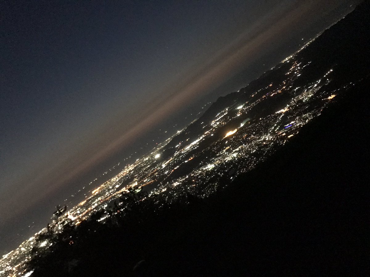 あきら 釣り くねっくねの中 頑張った先にはとてもとても素晴らく綺麗な夜景が広がっていました Iphone7のスペックでこれは頑張って撮った方だと思う 初めて来たけど 何回でも来れる綺麗さ 助手席の方は酔ってました 笑 米ノ山展望台 若杉山